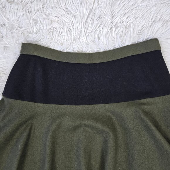 Gianni Bini Size 2 Olive Green Circle Mini Skirt Black Waist Accent Side Zip - Picture 2 of 8